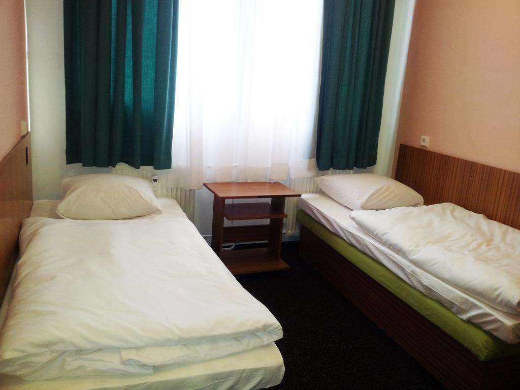 Hotel & Hostel Florian Прага Номер фото